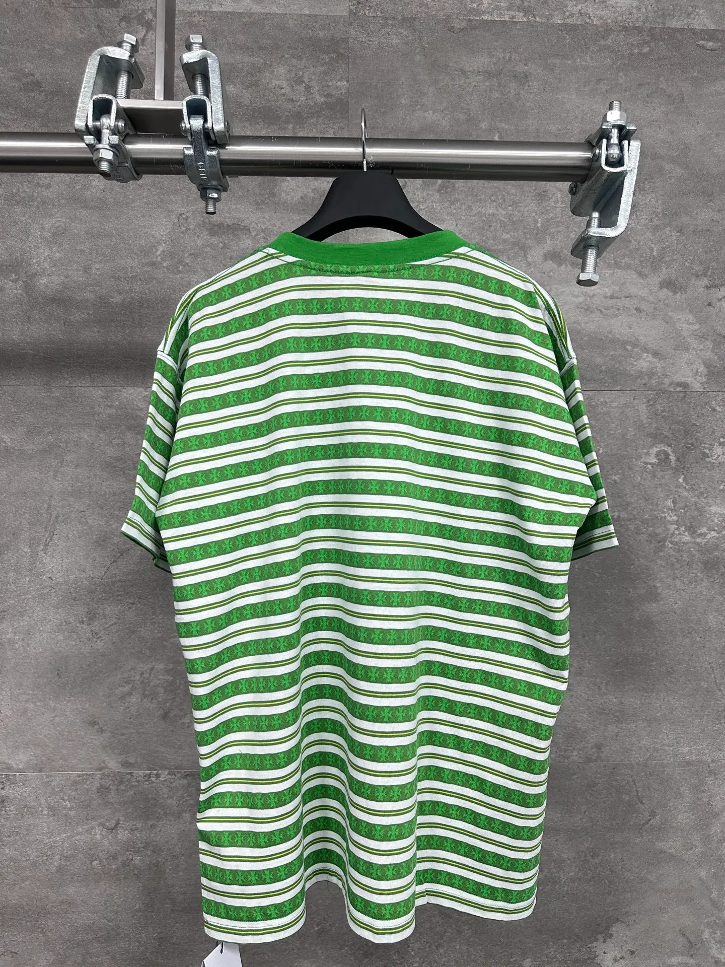 🅿️270 🔥 CH Croix Heart Full-print striped TEE limited edition casual loose short-sleeved T-shirt, same style for men and women, yarn-dyed color matching, code size S M L, full size available from stock. Process description: Made of 26 single yarns, 200 grams of 100% cotton fabric, ribbed and custom-dyed, imported embroidery machines are used for embroidery, and every thread routing detail is strictly in accordance with YB to restore ZG quality.